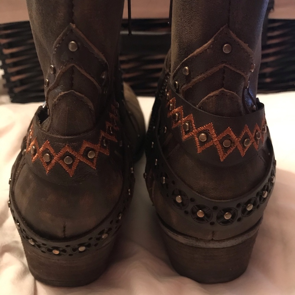 Circle G Women’s Studded Harness Booties Size 10 - Picture 2 of 6